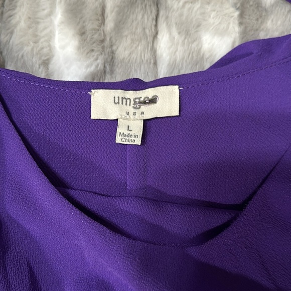 Large Purple Umgee Top with Peek A Boo shoulders w/ a ruffle around Ge… - Picture 3 of 4